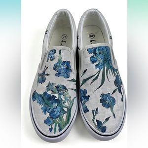 Women’s canvas sneakers